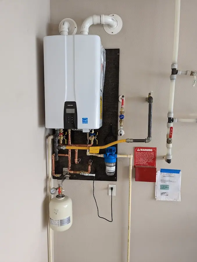 Professional plumber installing copper piping in a Los Fresnos home